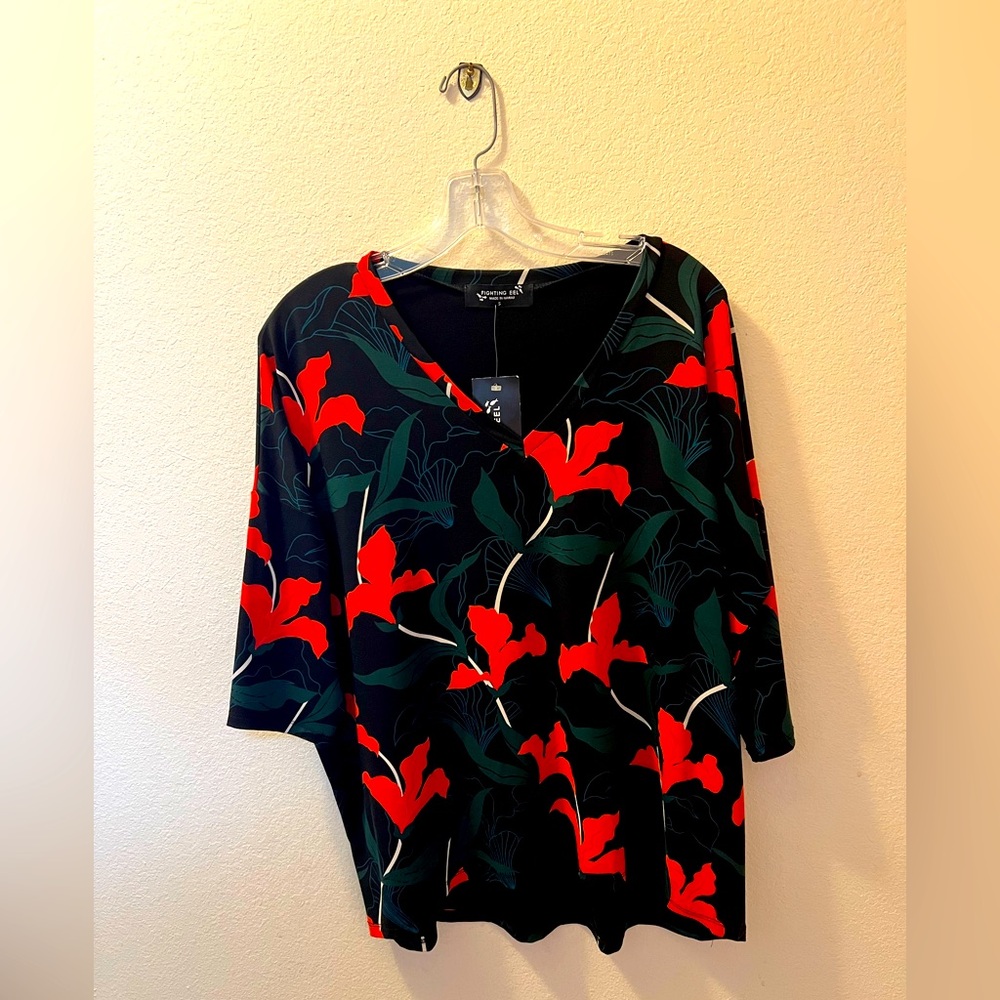 Fighting Eel NWT Top Alana in Evergreen Iris S